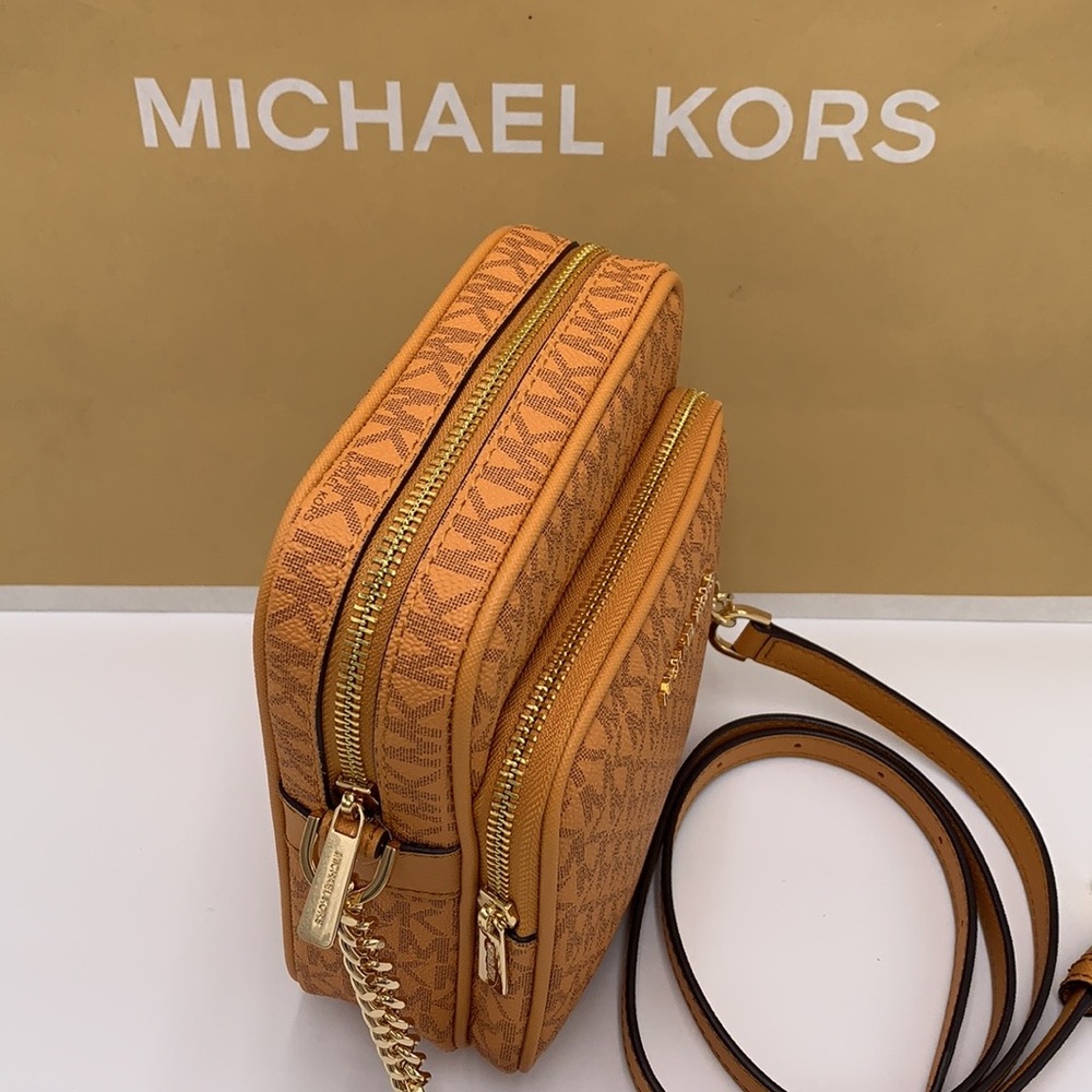 MICHAEL KORS
Jet Set Travel Medium Signature Logo Crossbody Bag
COLOR CIDER - Picture 6 of 16